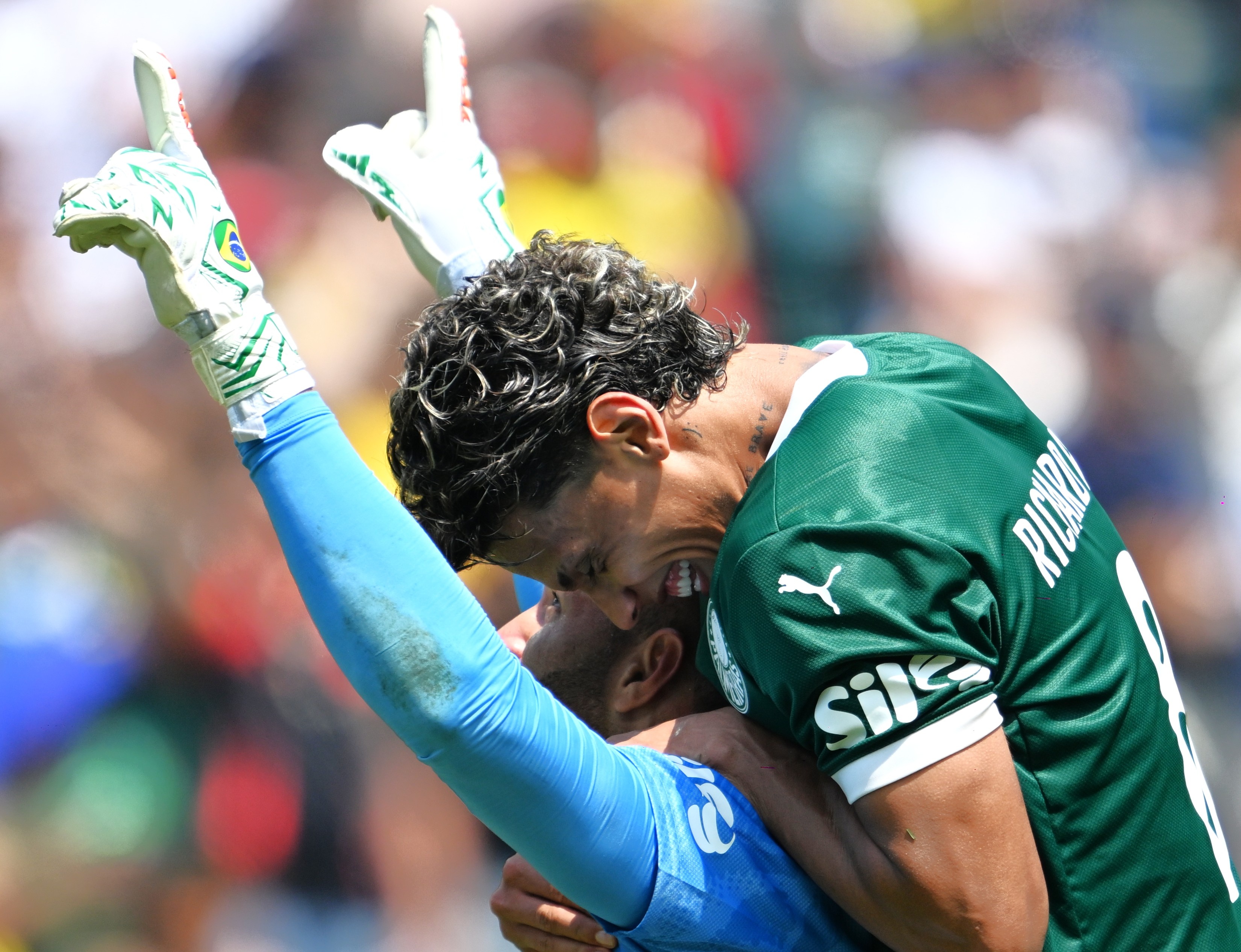 包含比拉尔多助攻建功，维戈塞利塔险胜的词条